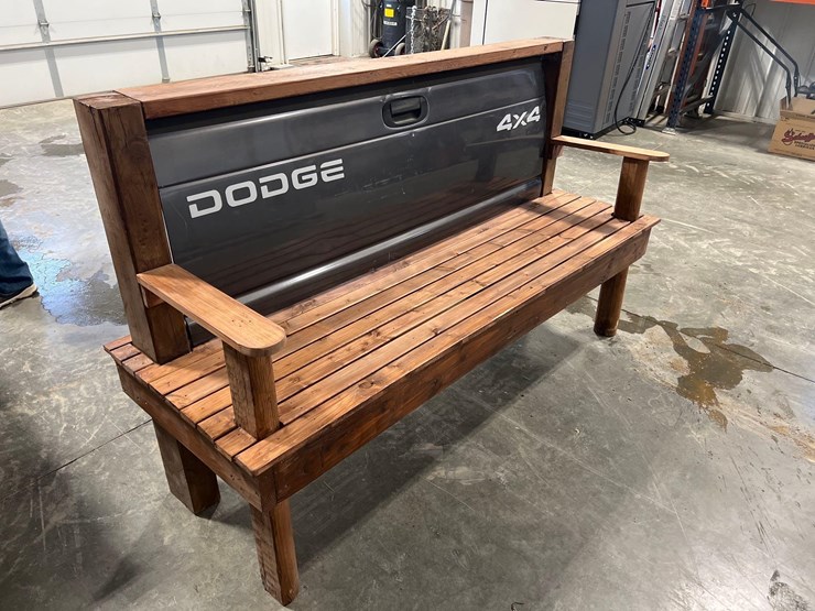dodge-tailgate-bench-image-3