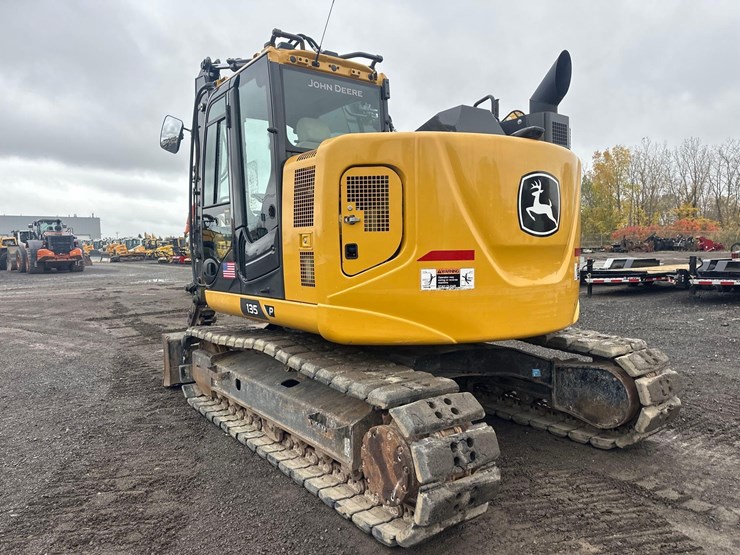 2023-deere-135-p-tier-image-6