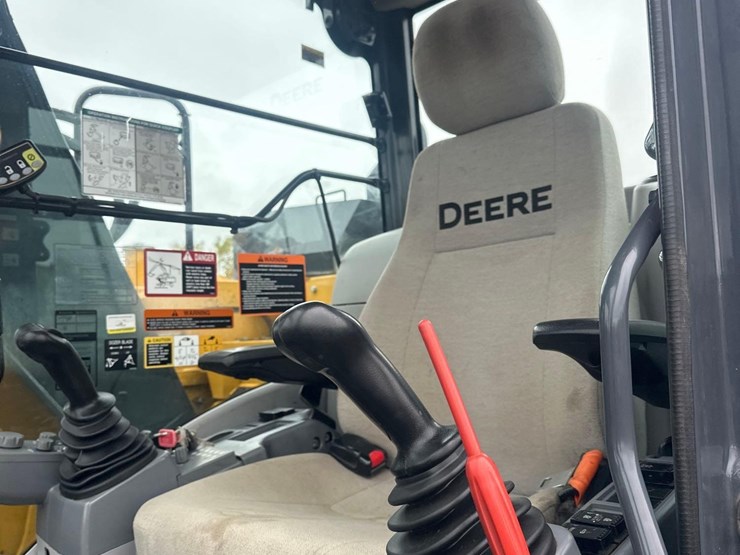 2023-deere-135-p-tier-image-31