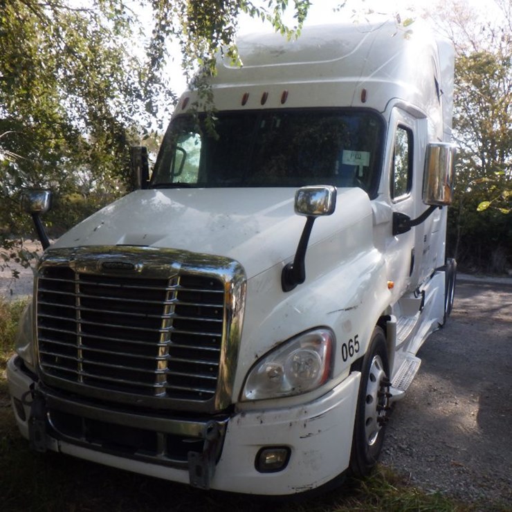 2016 FREIGHTLINER CASCADIA 125