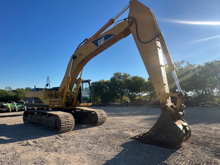 2007-caterpillar-330d-image-3