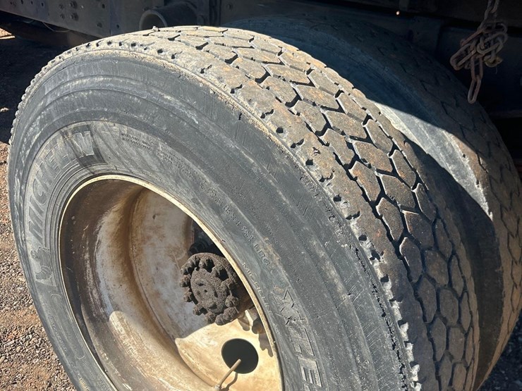 2001-ford-f650-xl-image-8