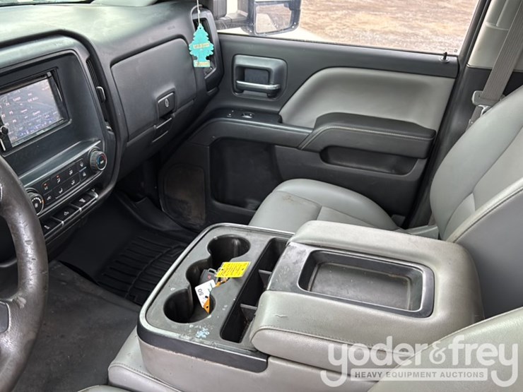 2015-chevrolet-silverado-2500-image-32