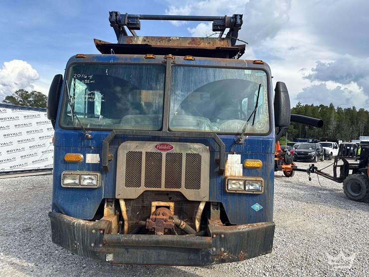 2016-perterbilt-320-ez-pack-35yd.-front-loader-garbage-truck-image-49