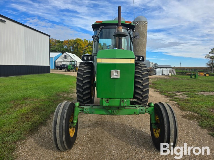 1982-john-deere-4240-image-2