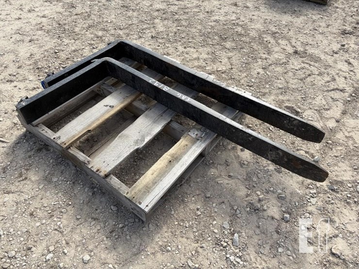 48"-pallet-forks-image-1