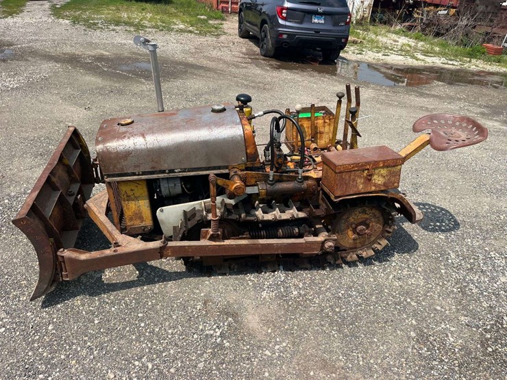 beetle-narrow-gage-trail-tractor-image-1
