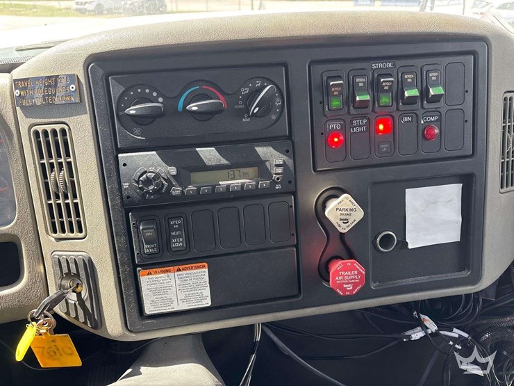 2012-international-workstar-7300-altec-dm45tr-4x4-digger-derrick-truck-image-16