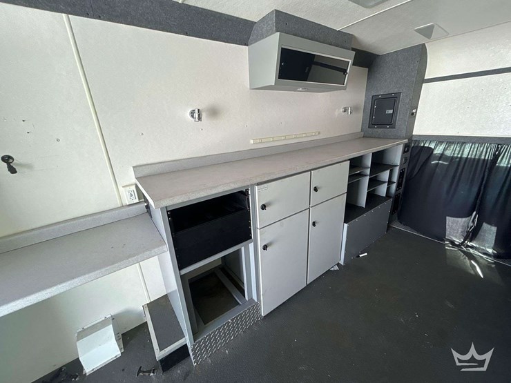 2016-ford-e-450-mobile-command-center-image-18