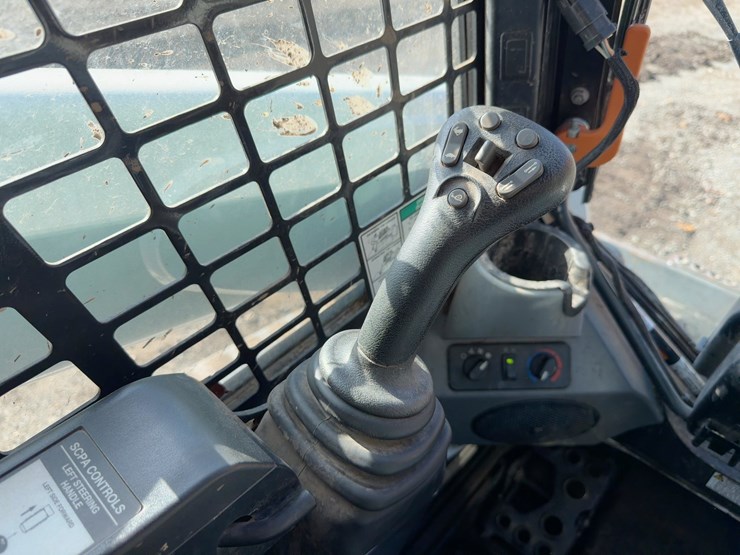 2023-bobcat-t740-image-20