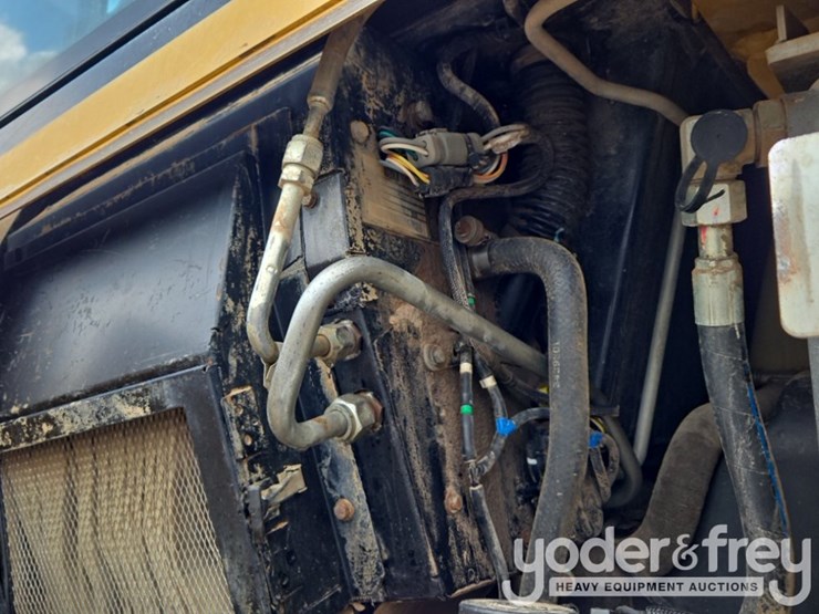 2014-caterpillar-d5k2-lgp-image-32