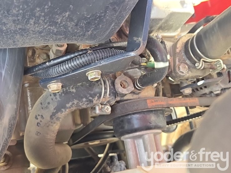 2010-massey-ferguson-1529-image-35
