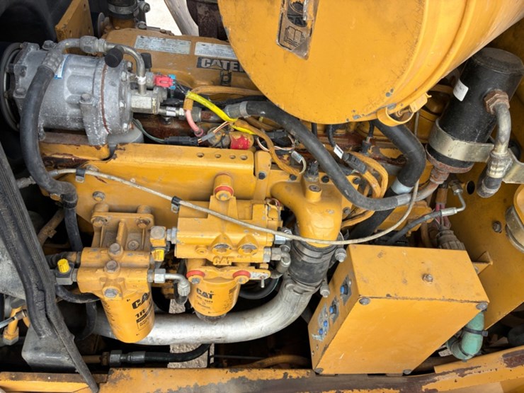 2004-caterpillar-938g-image-10