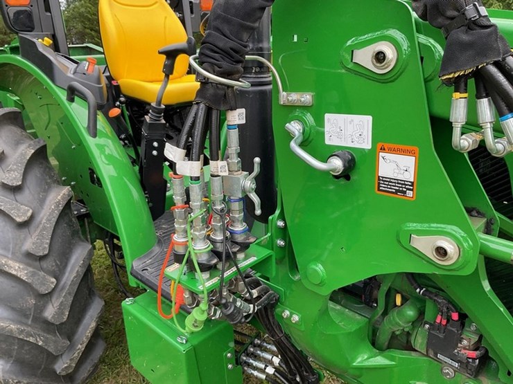 2025-john-deere-5075e-image-14