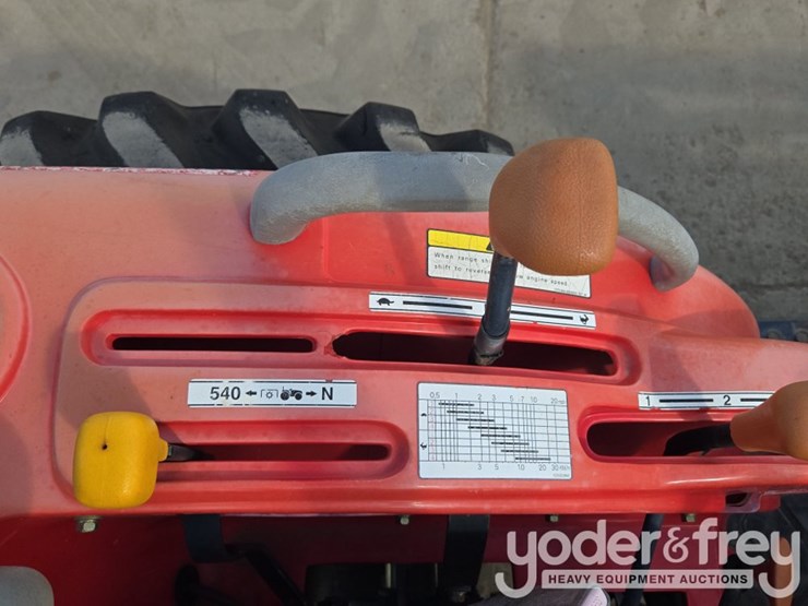 2010-massey-ferguson-1529-image-40