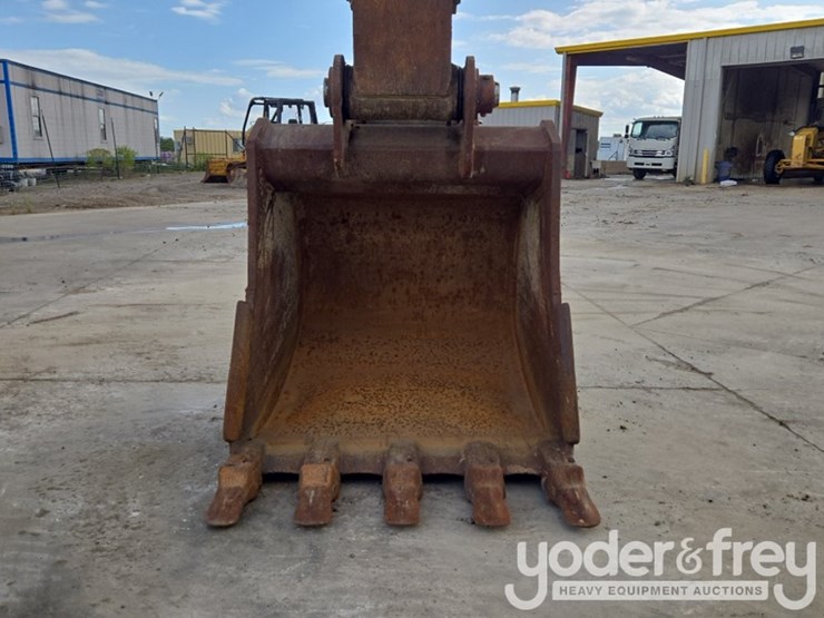 2016-volvo-ec350el-image-24