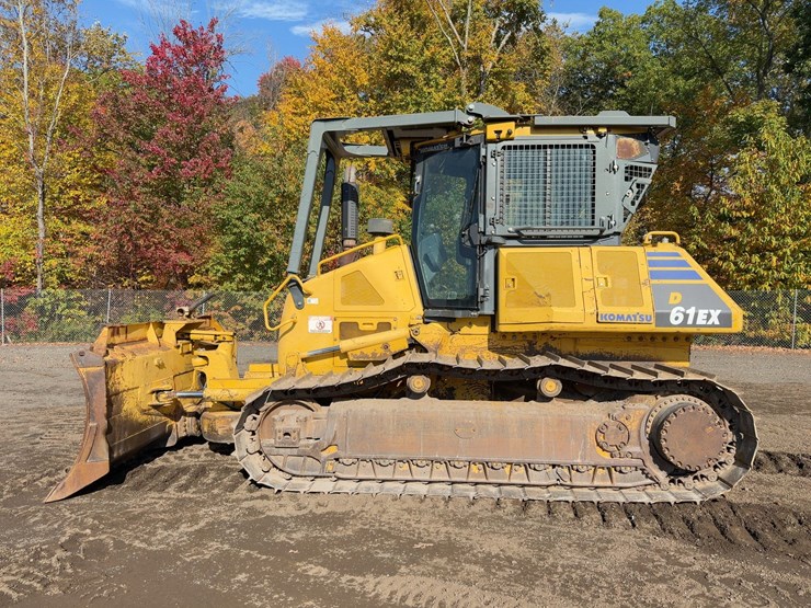 2014-komatsu-d61ex-23-image-2