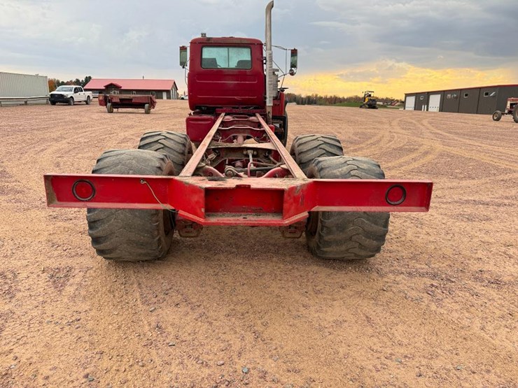mack-dm690s-image-34