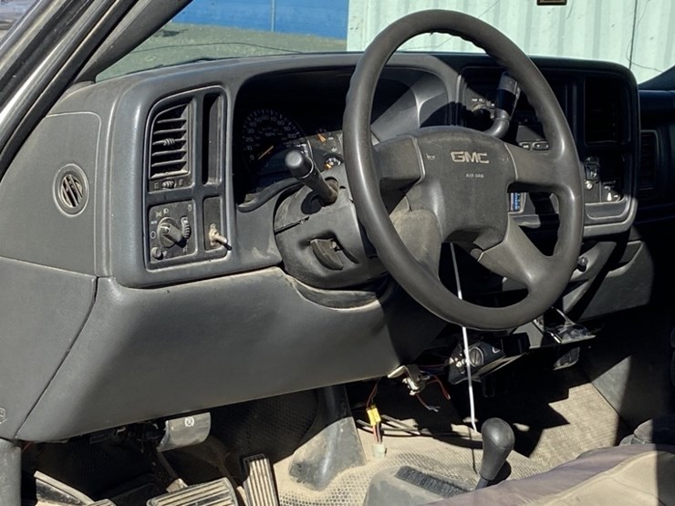 2004-gmc-sierra-3500-image-24