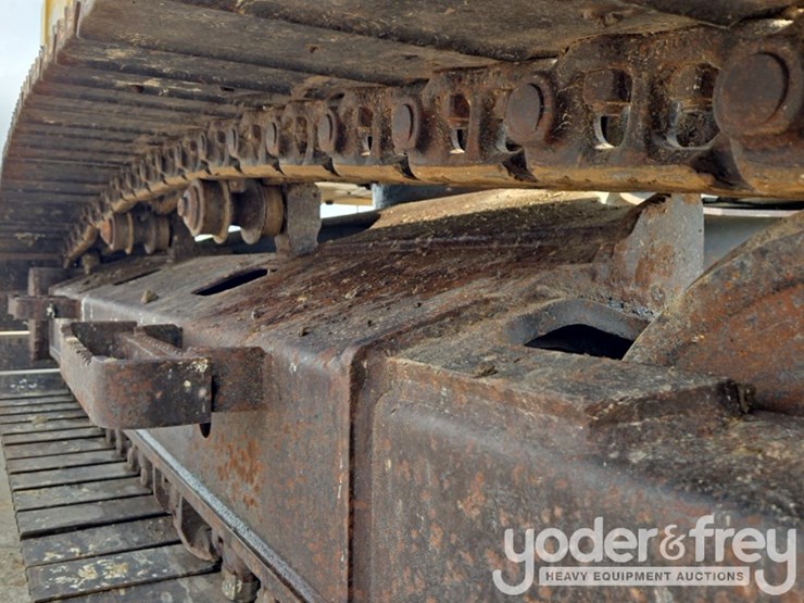 2015-komatsu-pc210-image-17