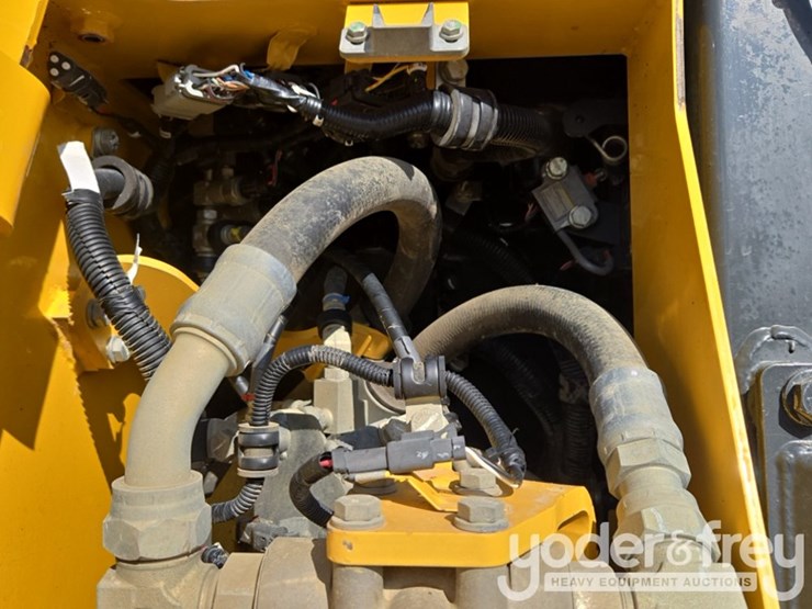 2023-komatsu-d61px-image-40
