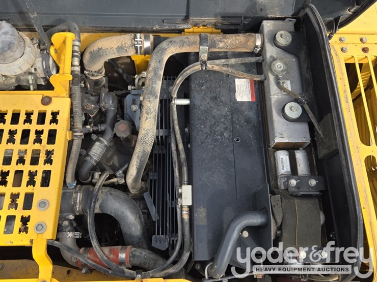 2015-komatsu-pc210-image-55