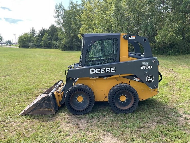 2010-deere-318d-image-8