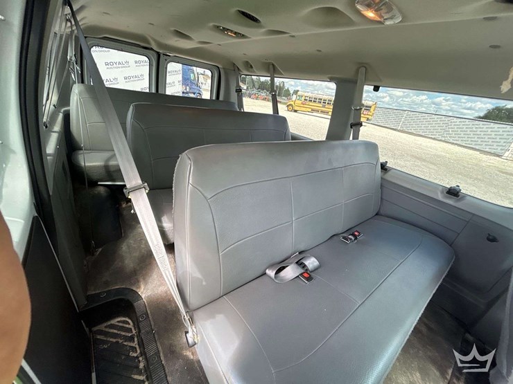 2007-ford-e-350-passenger-van-image-16