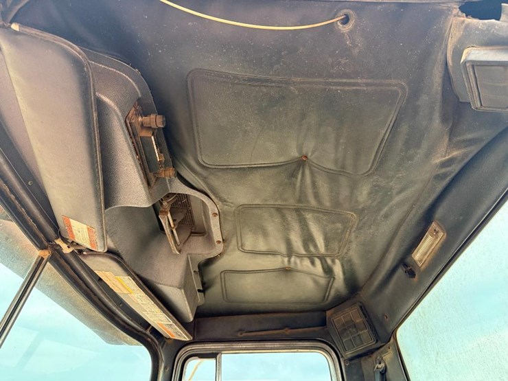 mack-dm690s-image-59