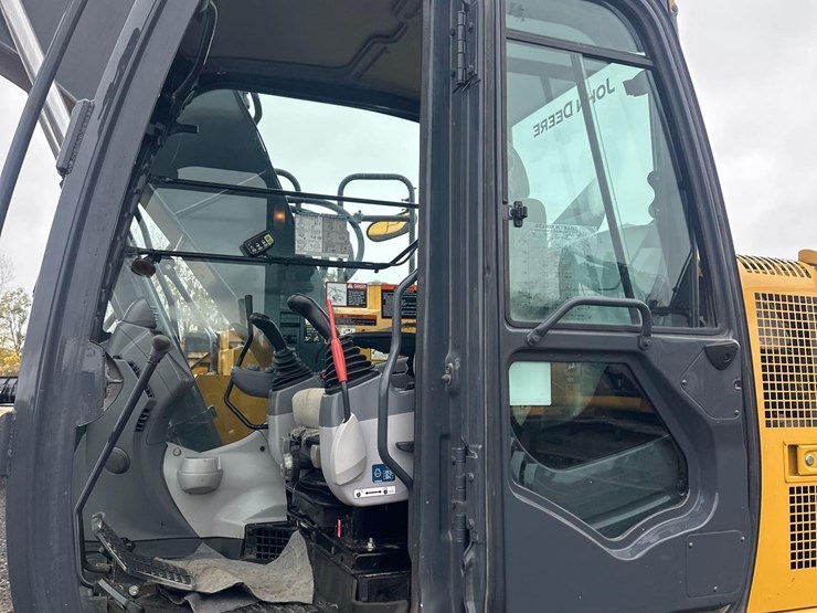 2023-deere-135-p-tier-image-30