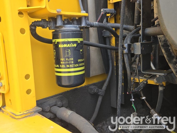 2015-komatsu-pc210-image-38