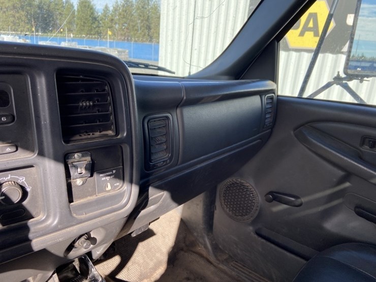 2004-gmc-sierra-3500-image-18