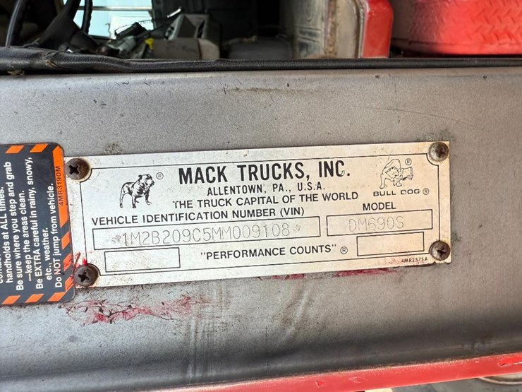 mack-dm690s-image-73