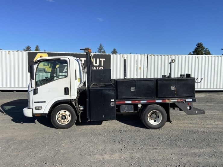 2013-isuzu-npr-image-2