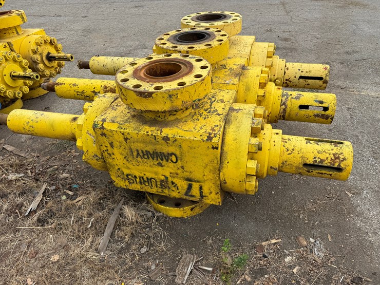 (3-x-$)-7-1/16”-10k-wp-flanged-manual-frac-valves-image-2
