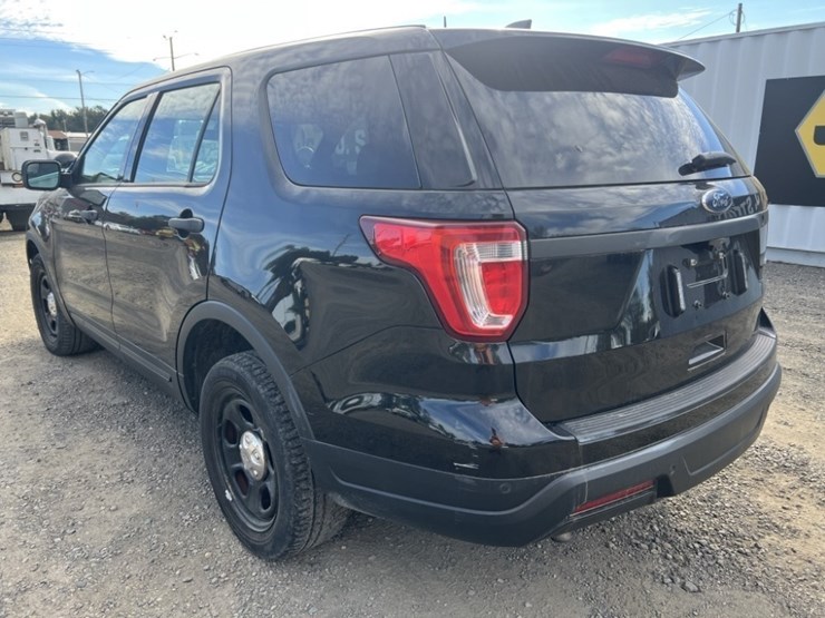 2018-ford-explorer-image-8