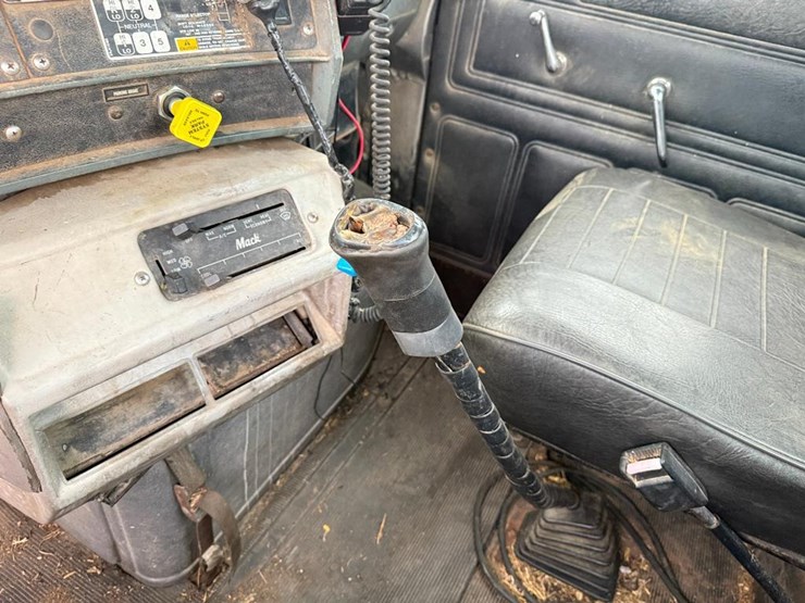 mack-dm690s-image-63