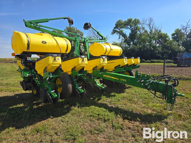 2017-john-deere-1765-image-3