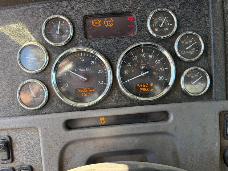 2020-peterbilt-389-image-7