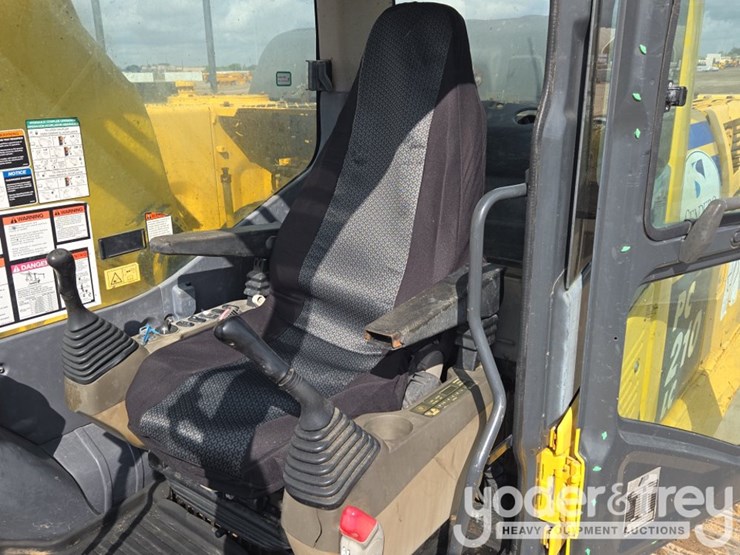 2015-komatsu-pc210-image-68