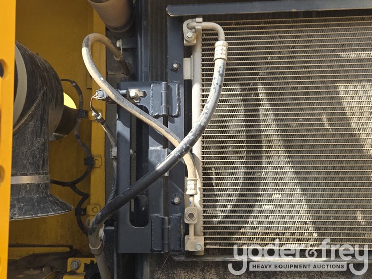 2015-komatsu-pc210-image-35