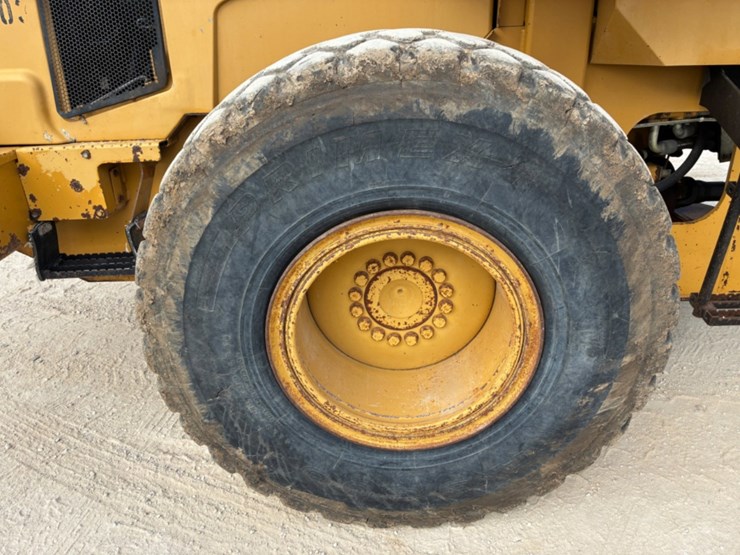 2004-caterpillar-938g-image-14