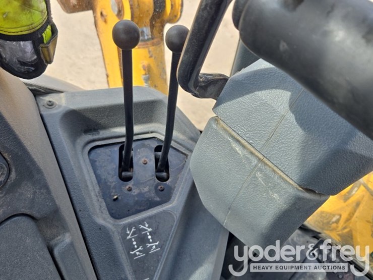 2020-deere-310sl-image-58