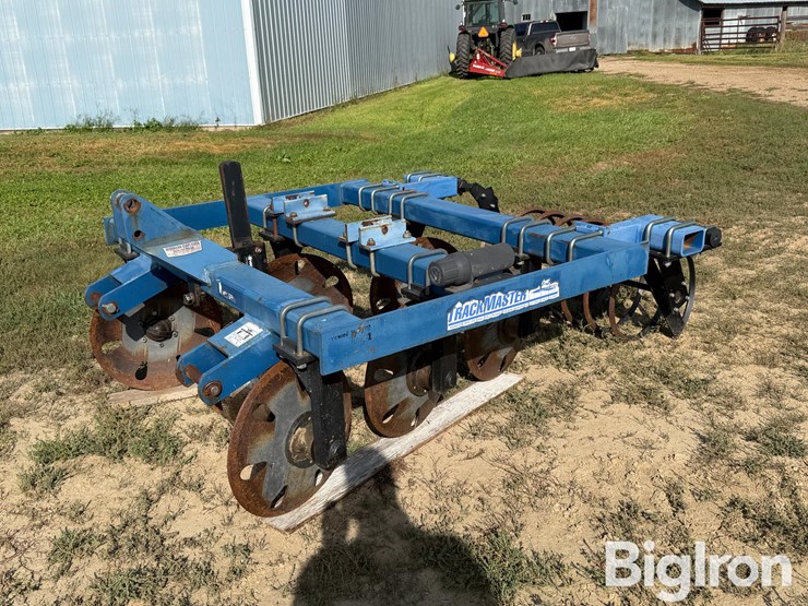 track-master-pivot-track-closer-image-1