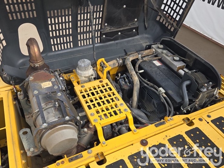 2015-komatsu-pc210-image-52