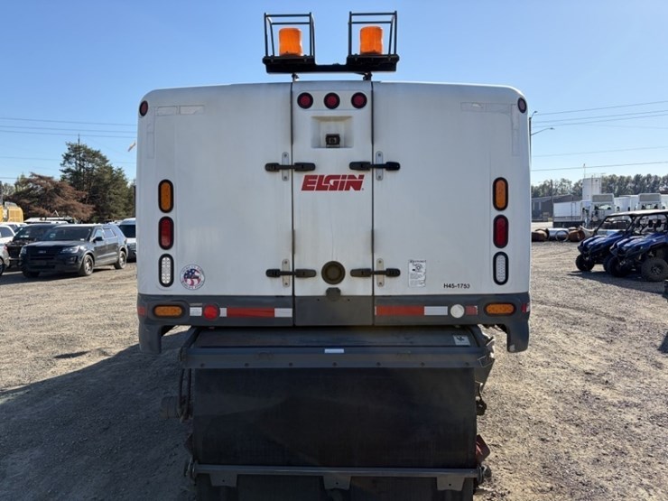 2018-elgin-broom-bear-image-5