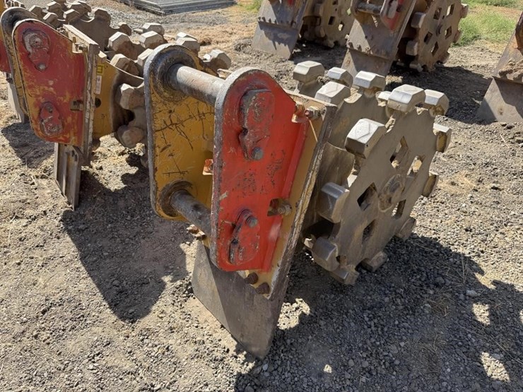 caterpillar-24-image-4