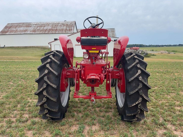 farmall-560-hi-clear-image-4