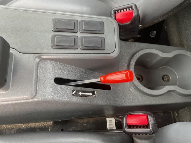 #1041-•-2022-bobcat-uw56-tool-cat-138036-image-26