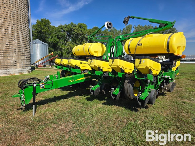 2017-john-deere-1765-image-1